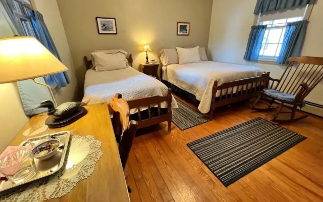 Alamoosook Lakeside Inn