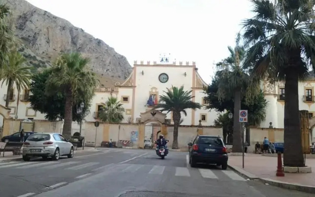 Littlewhitehouse