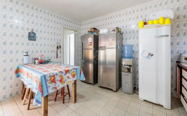 Quarto em residência tranquila e familiar