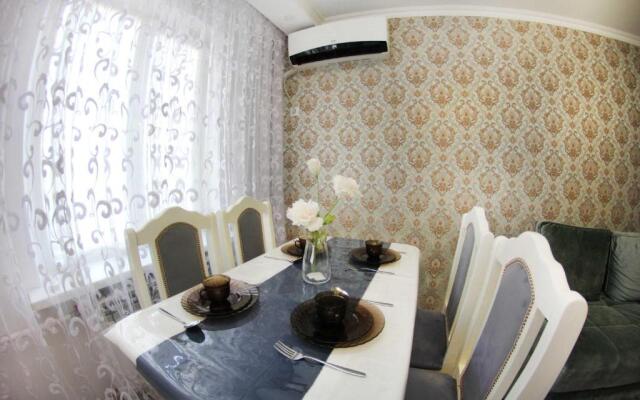 Назарбаева 45 уг Маметовой, ЗОЛОТОЙ КВАДРАТ ЦЕНТР Алматы 2х комн