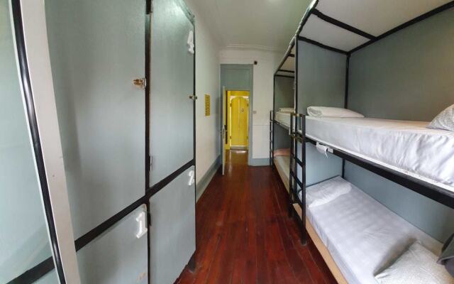 Aykibom Hostel