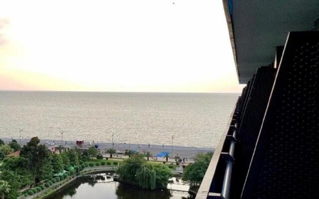 Nini's Apartament with Black sea view