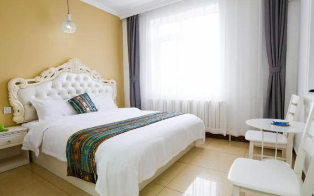 Helong Theme Hotel (Dalian Hua'nan Square)