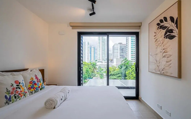 w Beautiful 1BR w Perfect Balcony View