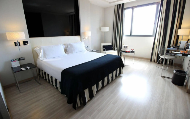 Hotel Maydrit Airport