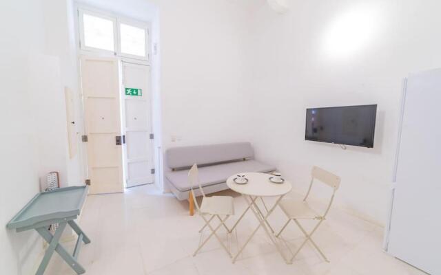 AF 3 - Modern 1 bedroom maisonette