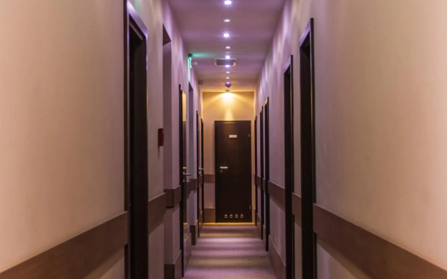 Central Hotel 21