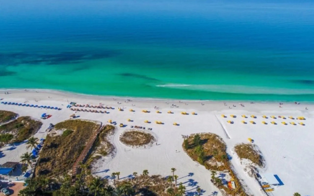 Sun and Sea by Beachside Management