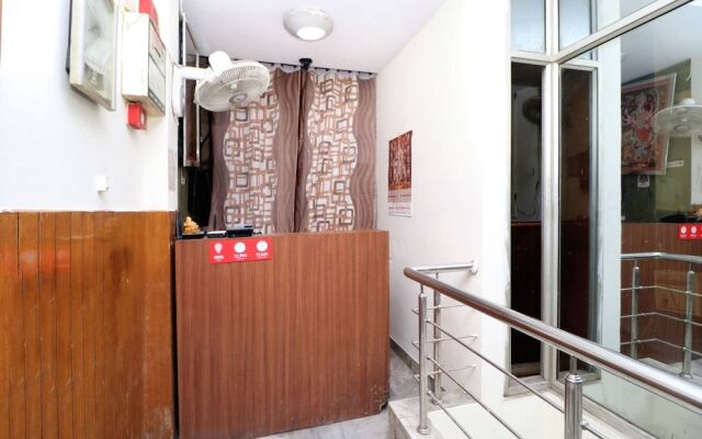 OYO 28168 Hotel Regal 2