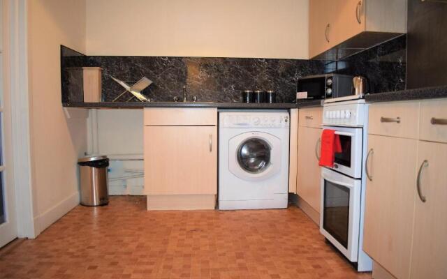 Kelpies Serviced Apartments Callum- 3 Bedrooms- Sleeps 6