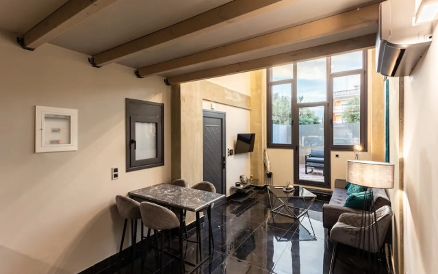 Ventiri Lofts - Luxury Duplex w Private Garden