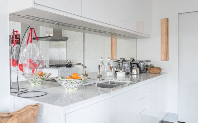 Classic Hammersmith Home by Ravenscourt Park