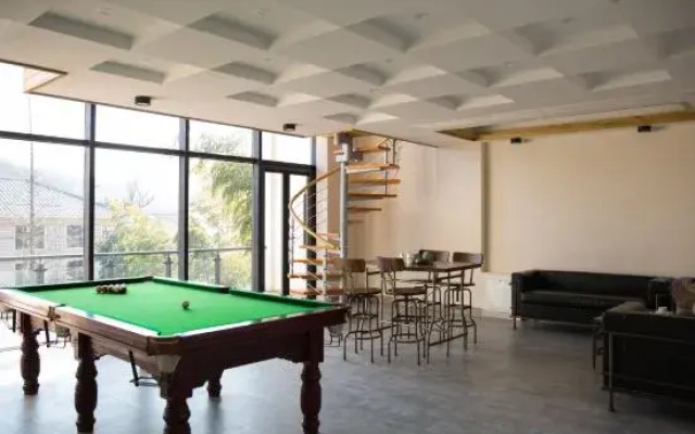 Orange's Red Hostel