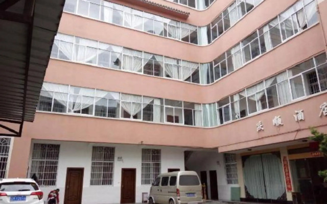 Qingshun Hotel