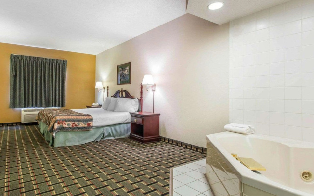 Econo Lodge Inn & Suites Marietta near Dobbins ARB