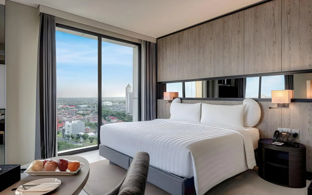 Whiz Luxe Hotel Spazio Surabaya
