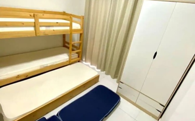 Apto novo e arejado com uma ampla sacada