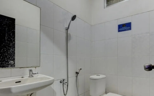 Zaara Guest House Syariah by OYO Rooms