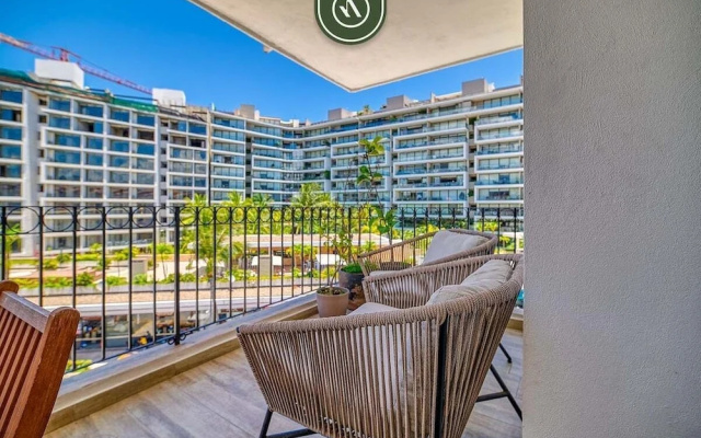 3BR Condo With Private Balcony - Pool - Marina`