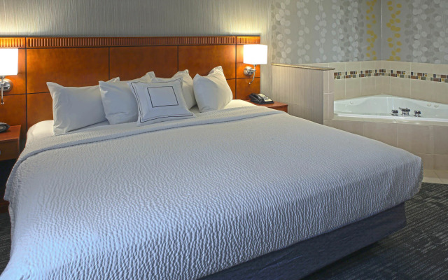 Courtyard by Marriott Hamilton