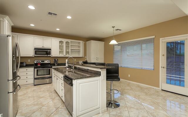 Pinnacle Vista 5 BR by Casago