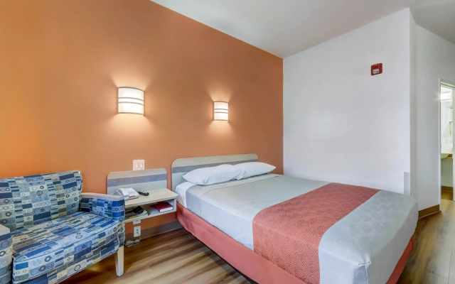 Motel 6 Roseburg, OR