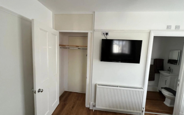 Beautiful 2b Apt in the Heart of Glastonbury.