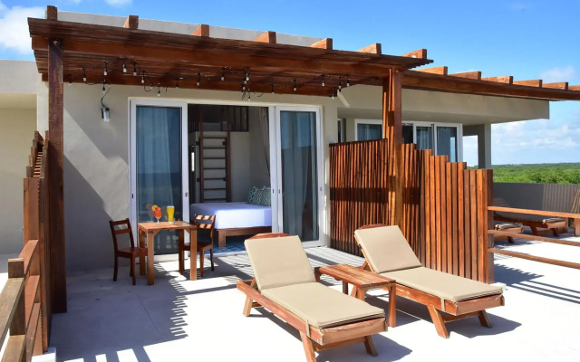 Noah Beach Hotel & Suites