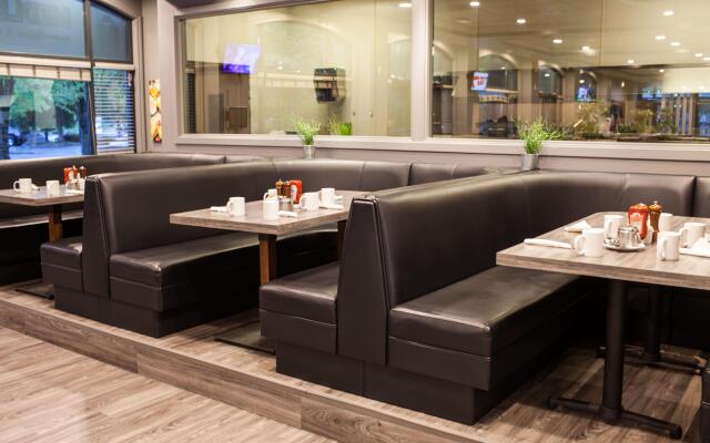 Holiday Inn Hotel & Suites North Vancouver by IHG