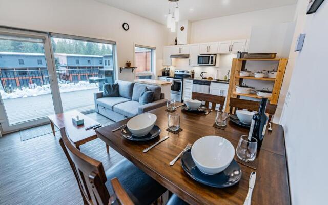 Niska’s Den by Revelstoke Vacations