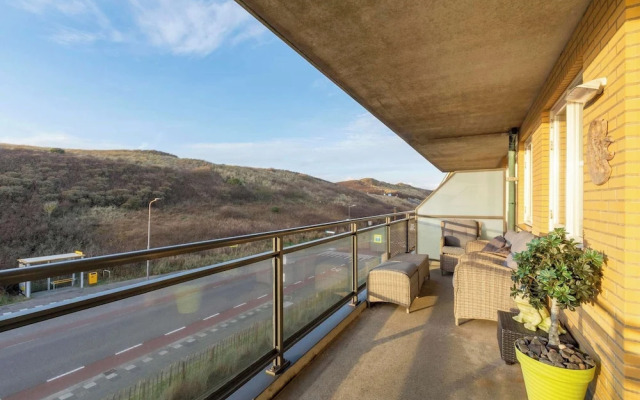 Beachside Apartment With Balcony