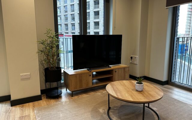 Spacious & Luxurious 2-bed Apartment in London