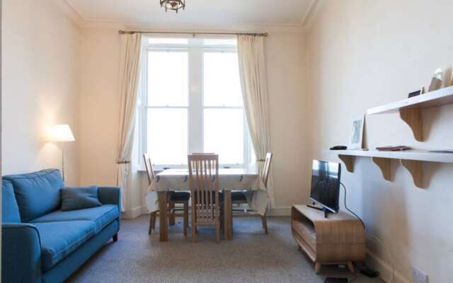 2 Bedroom Flat By The Sea