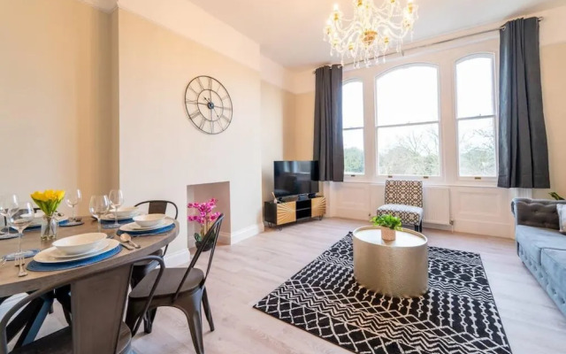Stylish 3 Bedroom Maisonette