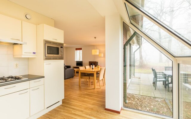 Detached bungalow with dishwasher, next to a nature reserve