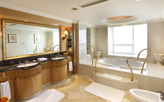 Crowne Plaza Hotel Qingdao by IHG