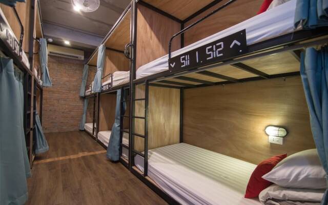 Soft Pillow Hostel - Adults Only