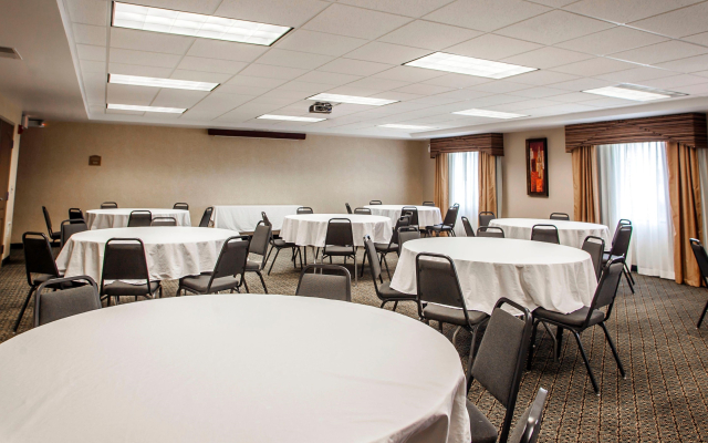 Comfort Suites Bloomington I-55 and I-74