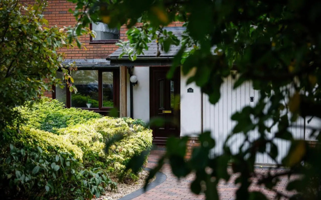 Stylish family home in desirable Penylan + Parking