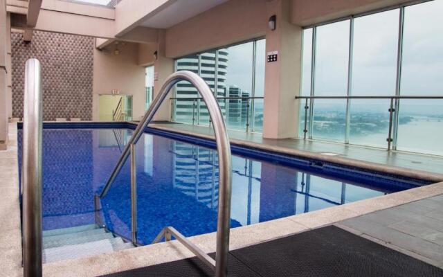 Riverfront II, piso 2, suite vista al rio, Puerto Santa Ana, Guayaquil