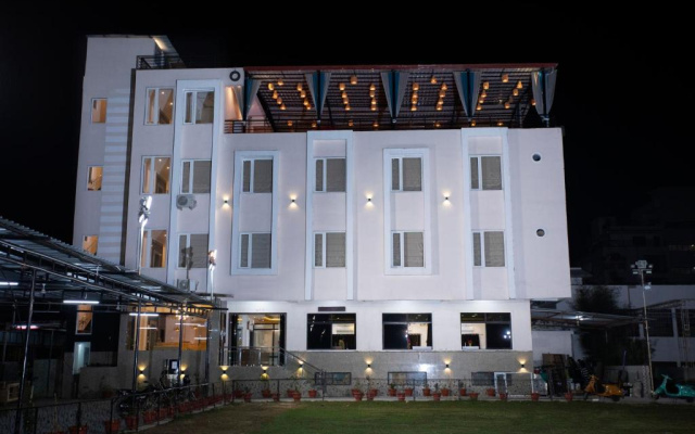 Hotel Bhairav Bagh with Swimming Pool