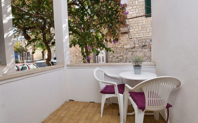 Apartments and Rooms Jakov