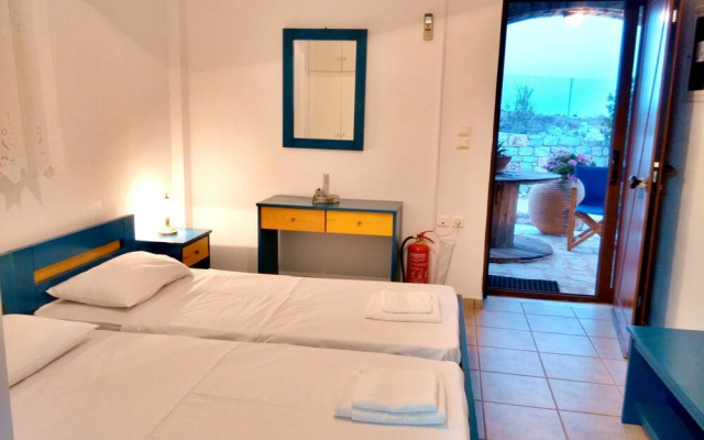 Studio in Gialia, With Wonderful sea View and Enclosed Garden