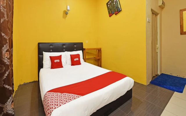 OYO 90561 Awan Biru Motel