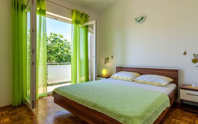 Balmy Apartment in Malinska Near Sea