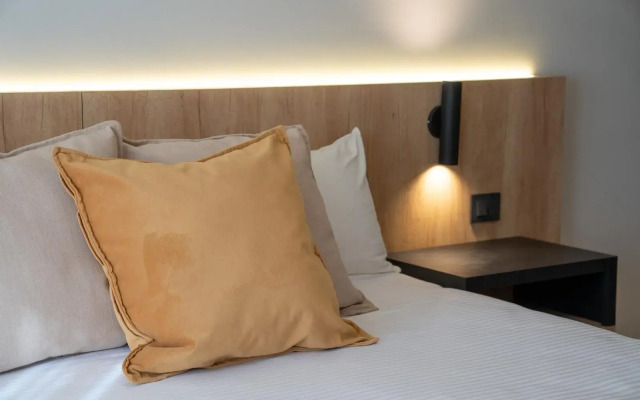 Urbana Suites