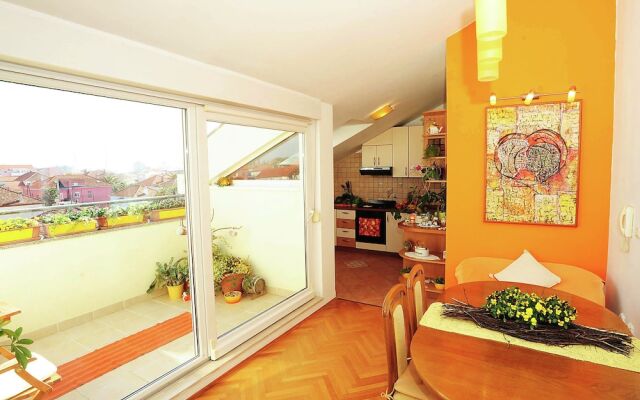 Colourful Apartment in Dalmatia With Furnished Balcony