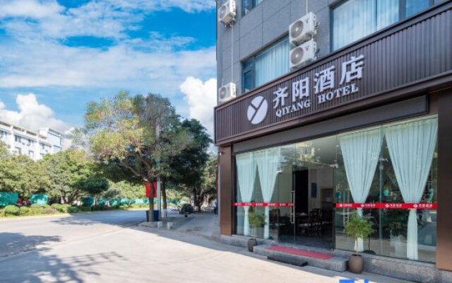 Qiyang Hotel Jianshui