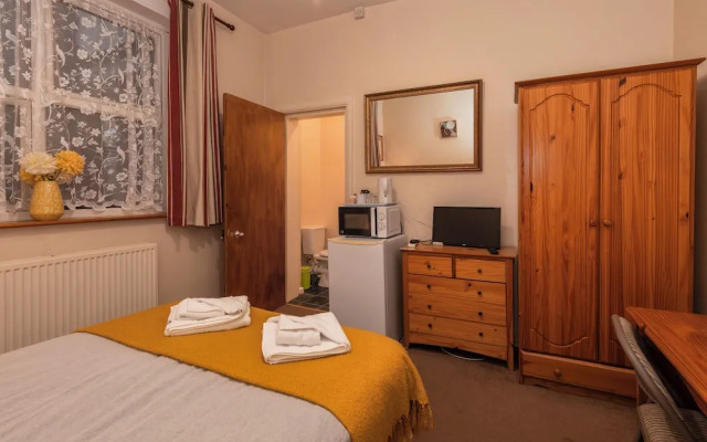 Ricky Road Guest House - Budget