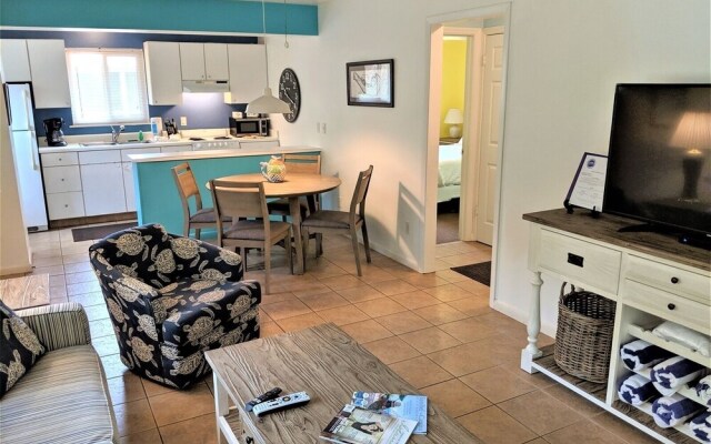 Driftwood #4 - Dog Friendly! Nightly Stays Allowed! 2 Bedroom Cottage